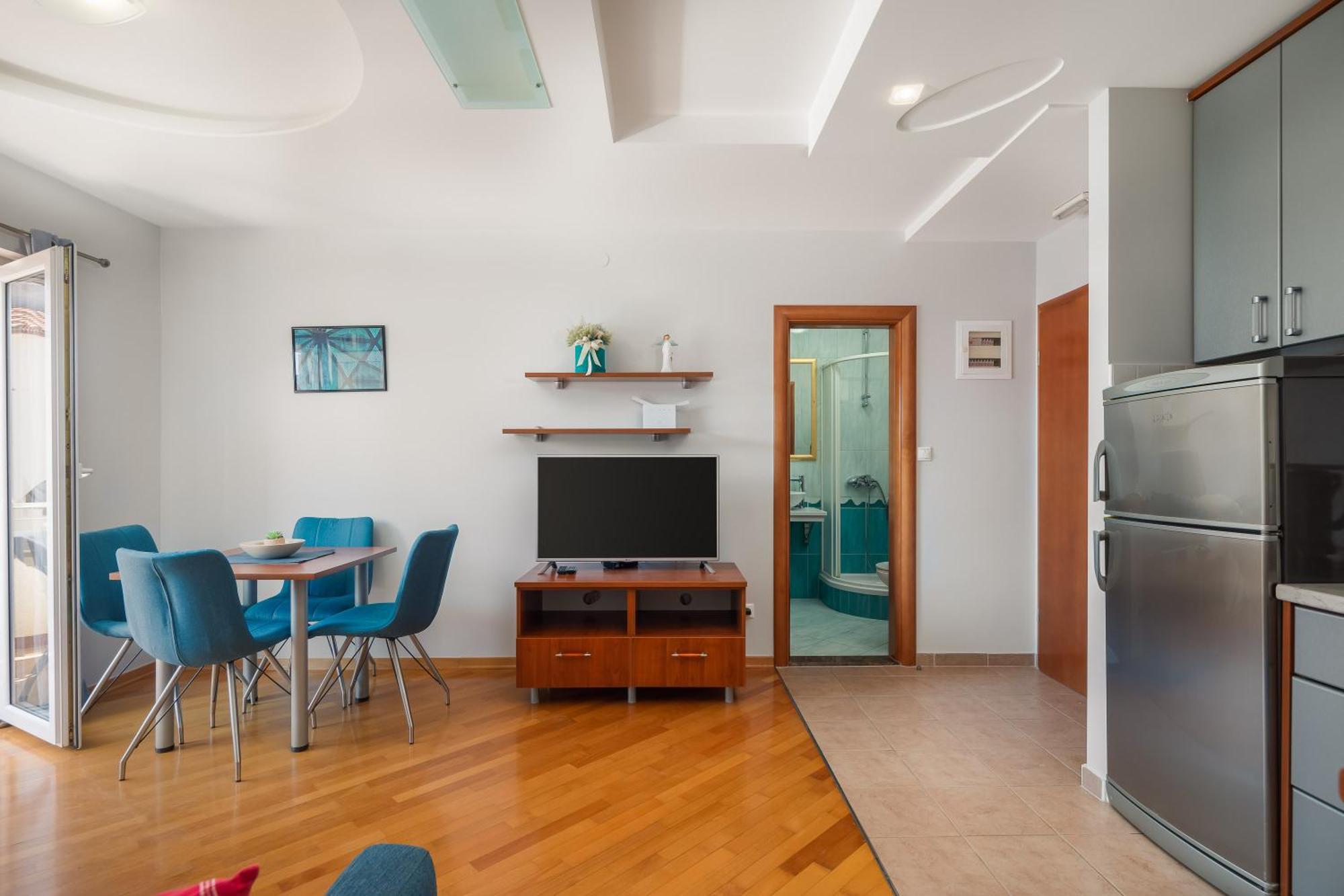 Brkic Apartments With Private Parking Makarska Buitenkant foto