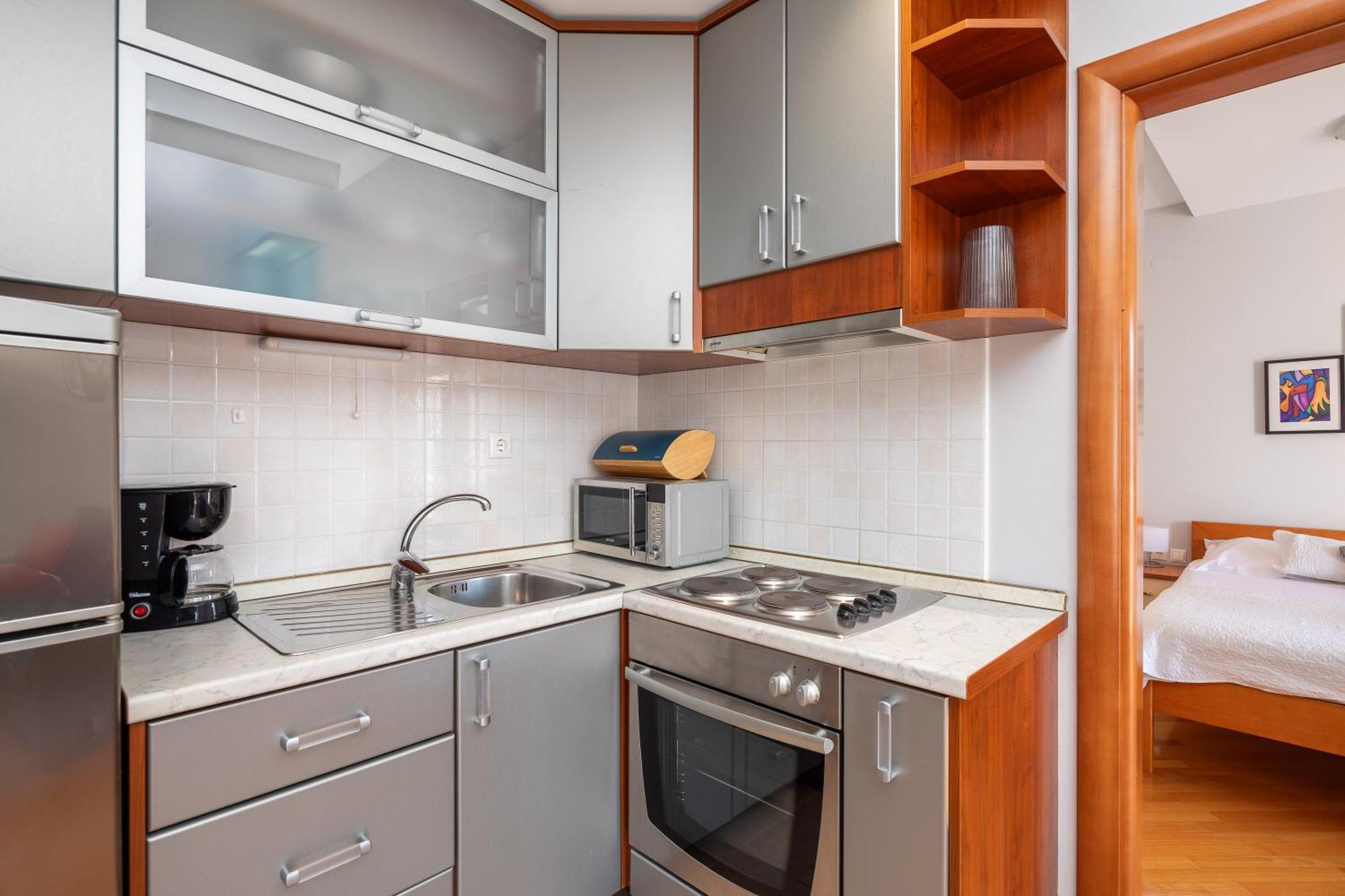Brkic Apartments With Private Parking Makarska Buitenkant foto