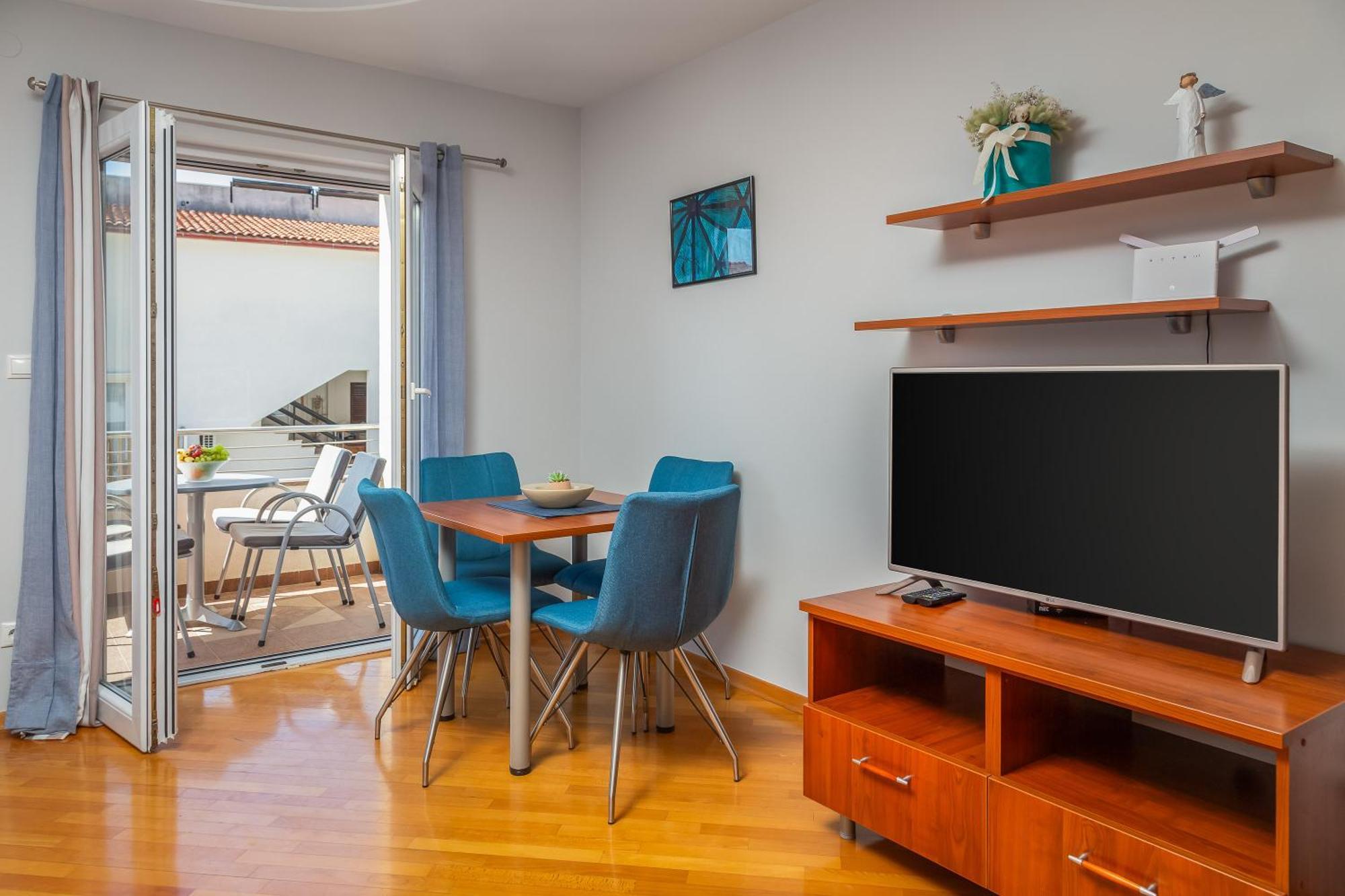 Brkic Apartments With Private Parking Makarska Buitenkant foto