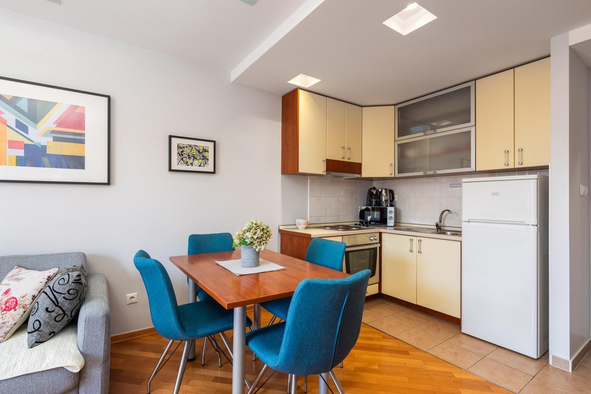 Brkic Apartments With Private Parking Makarska Buitenkant foto