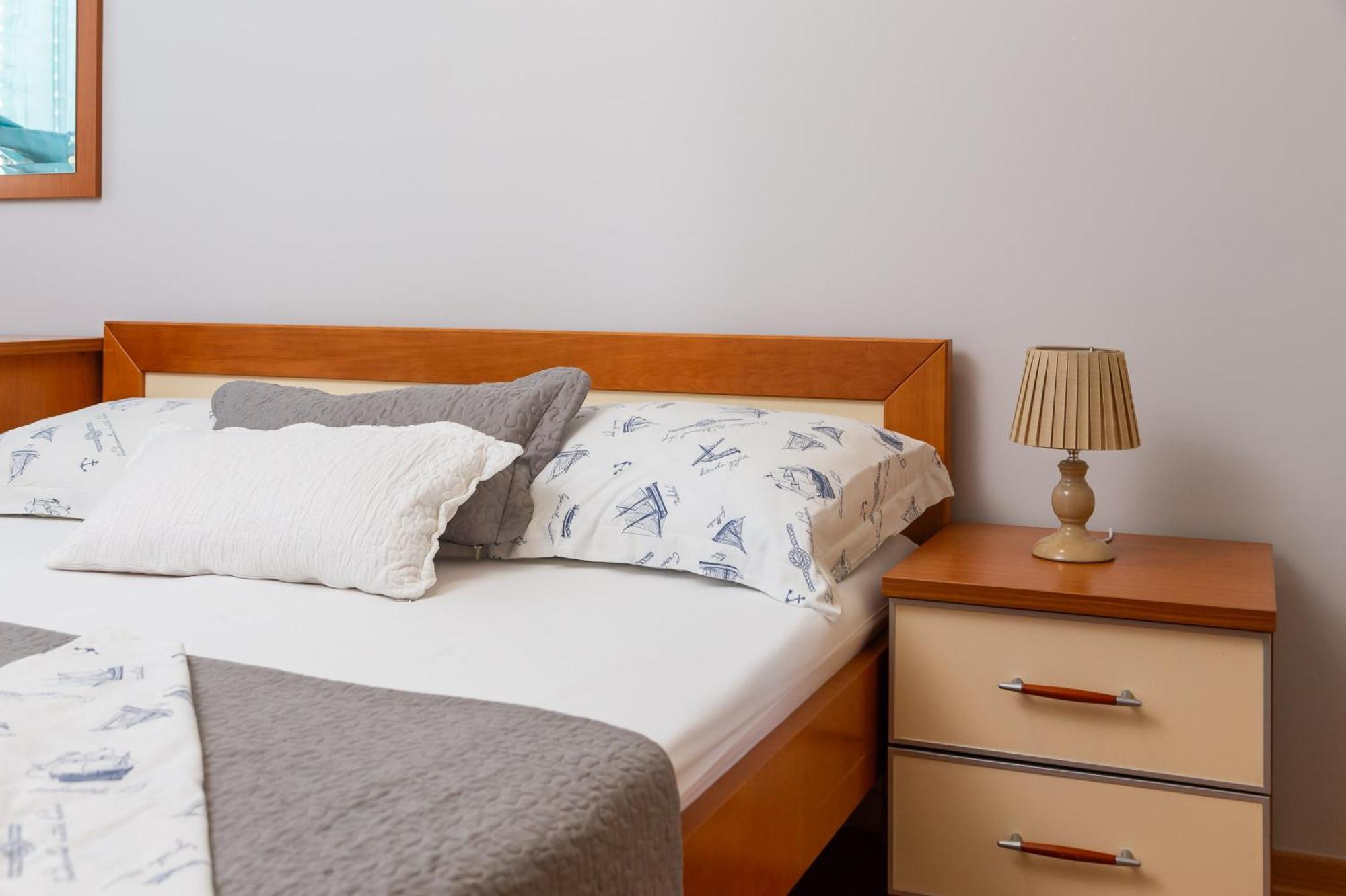 Brkic Apartments With Private Parking Makarska Buitenkant foto