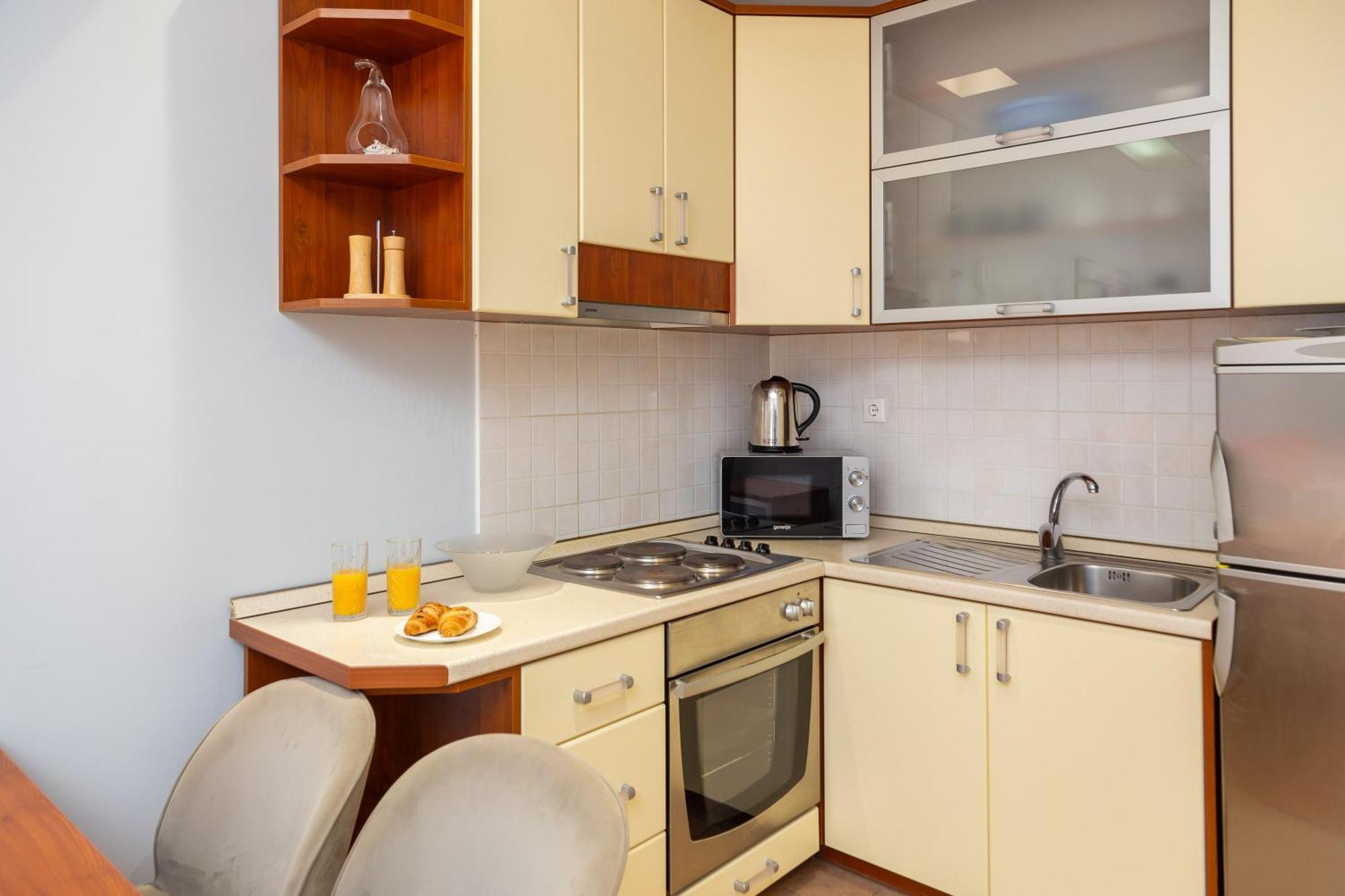 Brkic Apartments With Private Parking Makarska Buitenkant foto