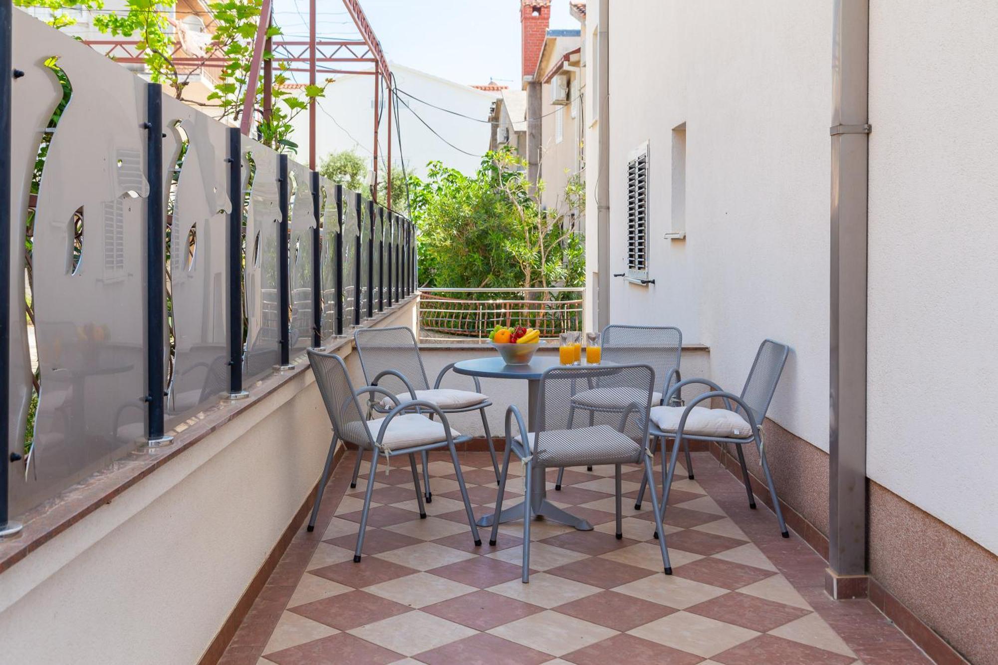 Brkic Apartments With Private Parking Makarska Buitenkant foto
