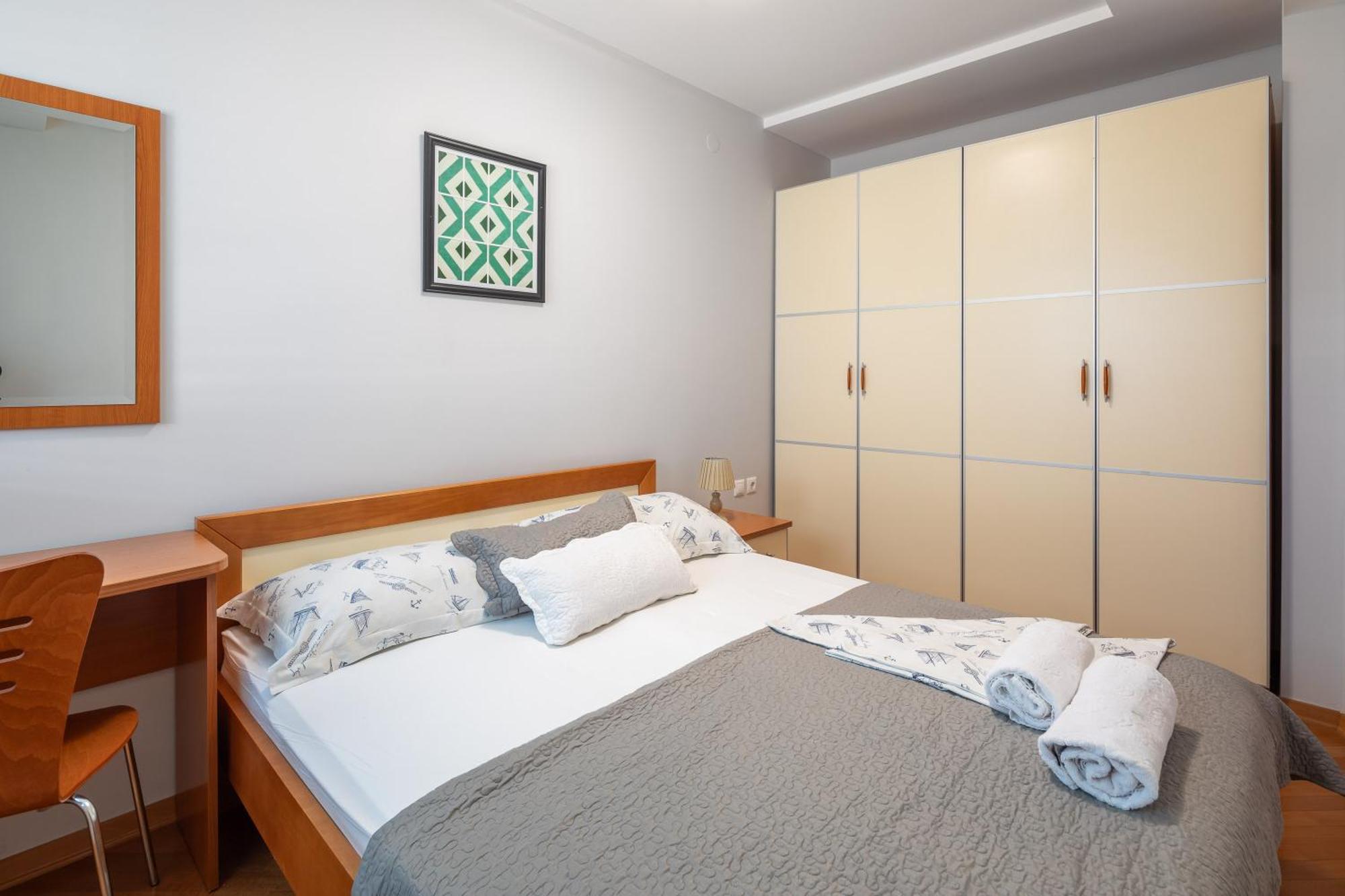 Brkic Apartments With Private Parking Makarska Kamer foto