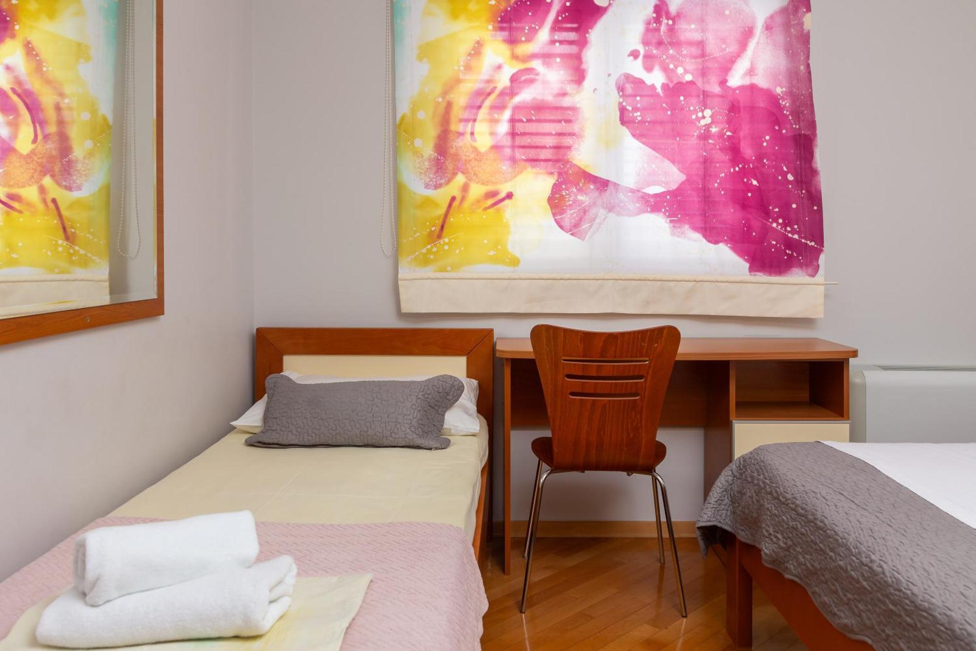 Brkic Apartments With Private Parking Makarska Kamer foto