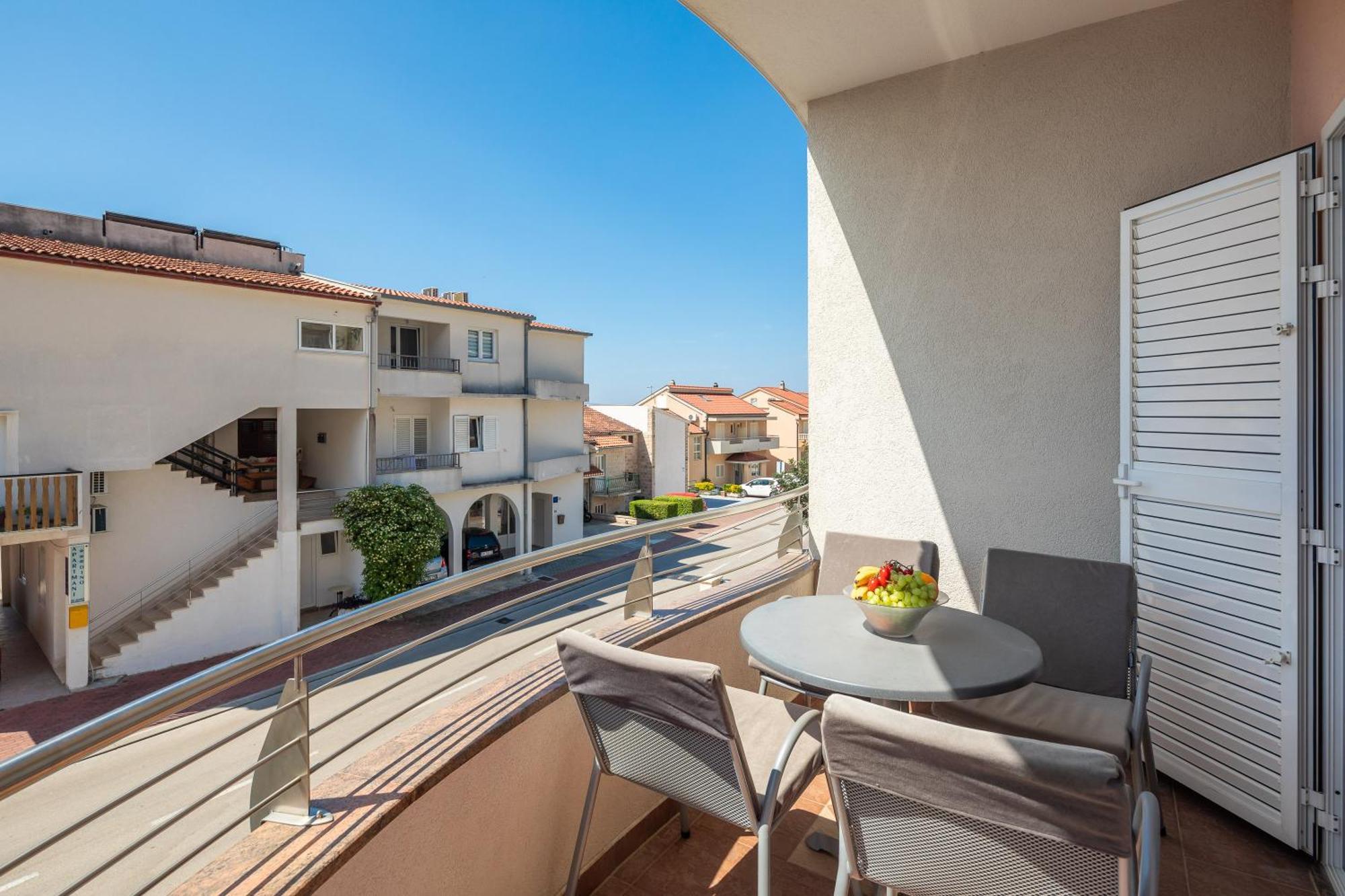 Brkic Apartments With Private Parking Makarska Kamer foto