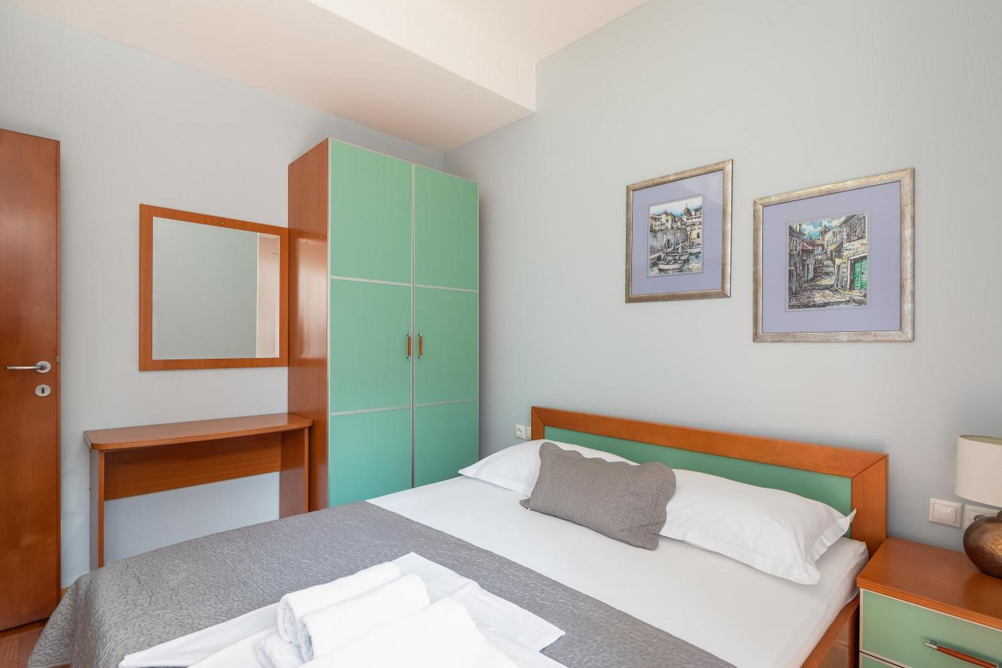 Brkic Apartments With Private Parking Makarska Kamer foto